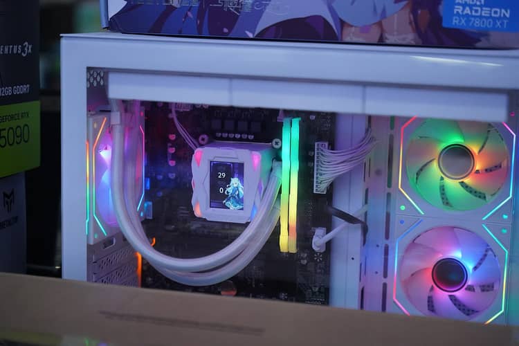 Benlisquare Ricer gaming PC with CPU watercooler.jpg, side profile
